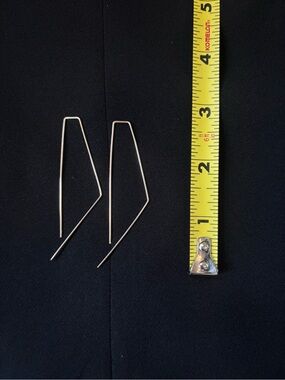 Minimal Geometric Wire Drop Earrings in gold